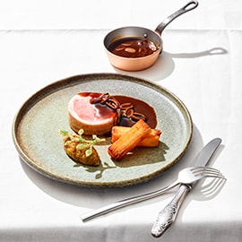 Lamszadel met aubergine, aardappelterrine en olijven jus Lamszadel met aubergine, aardappelterrine en olijven jus